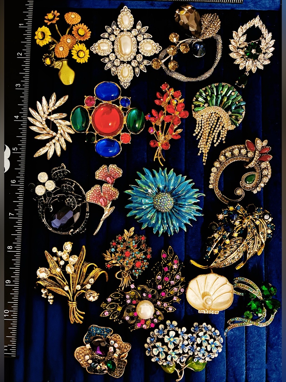 Lot of 20 Statement Rhinestone Floral Flower Leaf Sunflower Brooch Pins